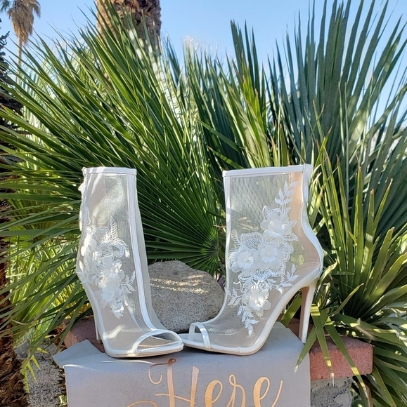 Bridal‎ Booties for the Boho Wilderness - Picture 3 of 11